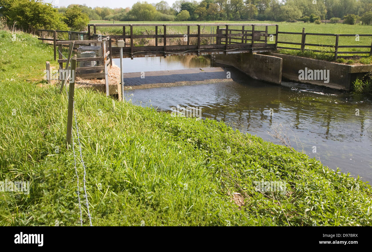 Naunton Hall Fluss Messstation, River Deben, Rendlesham, Suffolk, England Stockfoto