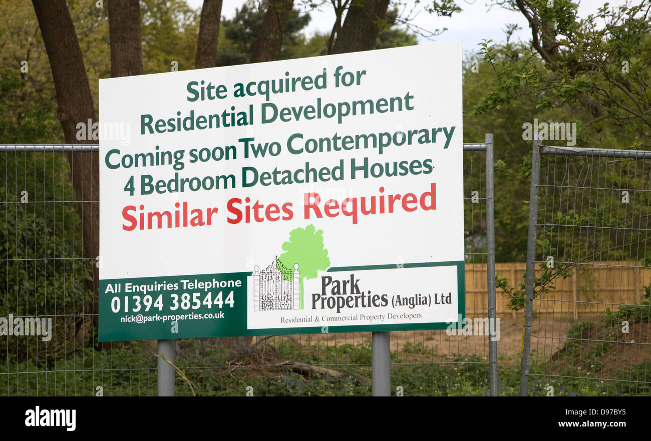 Impressum für die Siedlungsentwicklung ähnliche Baustellen wollte für den Bau von Häusern, Playford, Suffolk, England Stockfoto