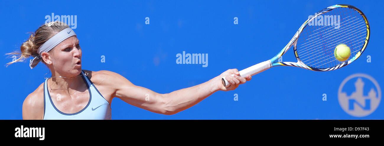 Nürnberg, Deutschland. 13. Juni 2013. Lucie Safarova der Tschechischen Republik in Aktion gegen Polona Hercog (nicht im Bild) während das WTA-Tennisturnier in Nürnberg, 13. Juni 2013. Foto: DAVID EBENER/Dpa/Alamy Live News Stockfoto