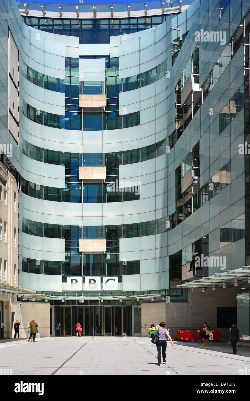BBC Broadcasting House Eingang zu neuen modernen Design Architektur Erweiterung Gebäude am Portland Place London England Stockfoto