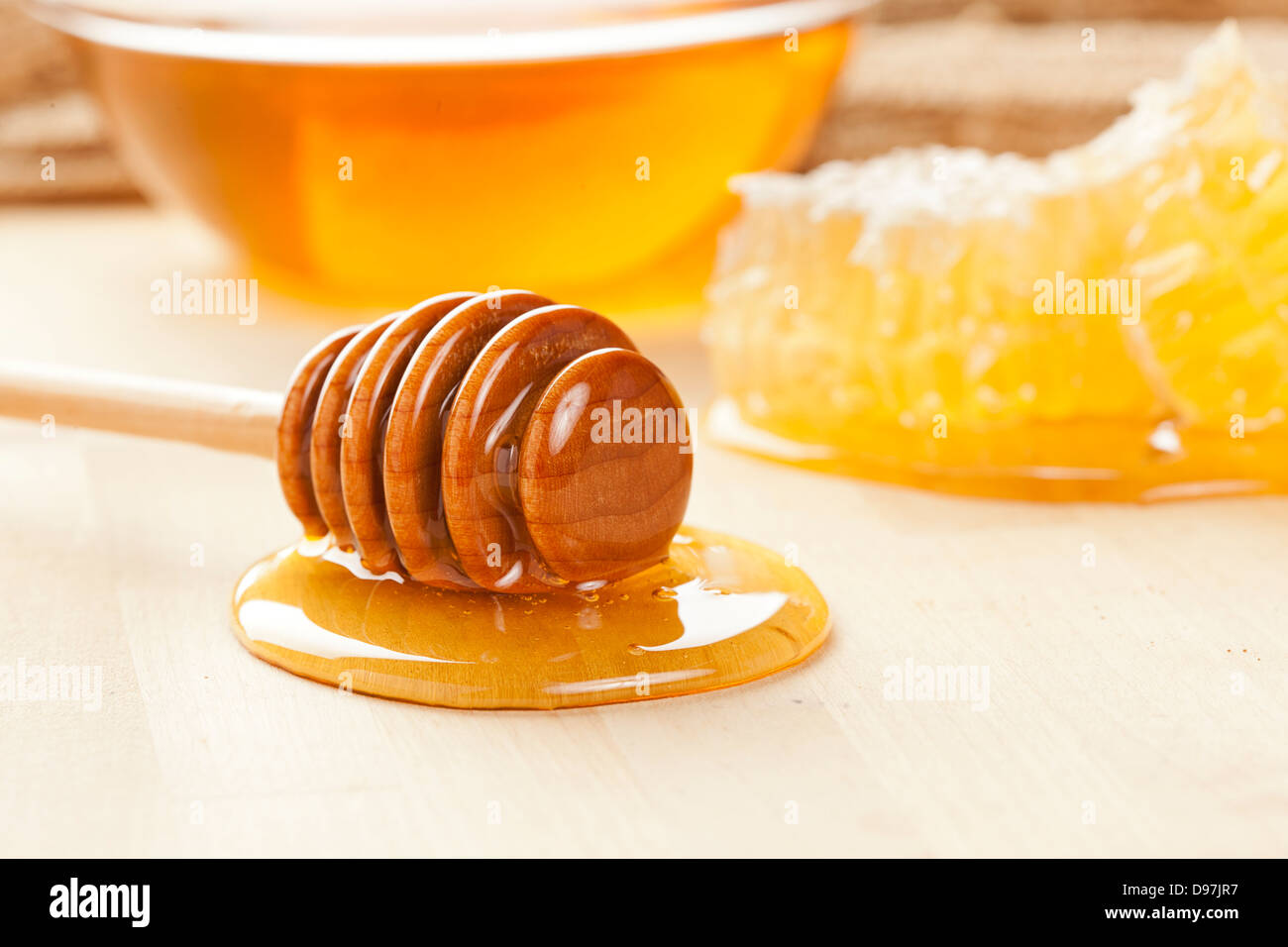 Golden Bio-Honig gegen einen Hintergrund Stockfoto