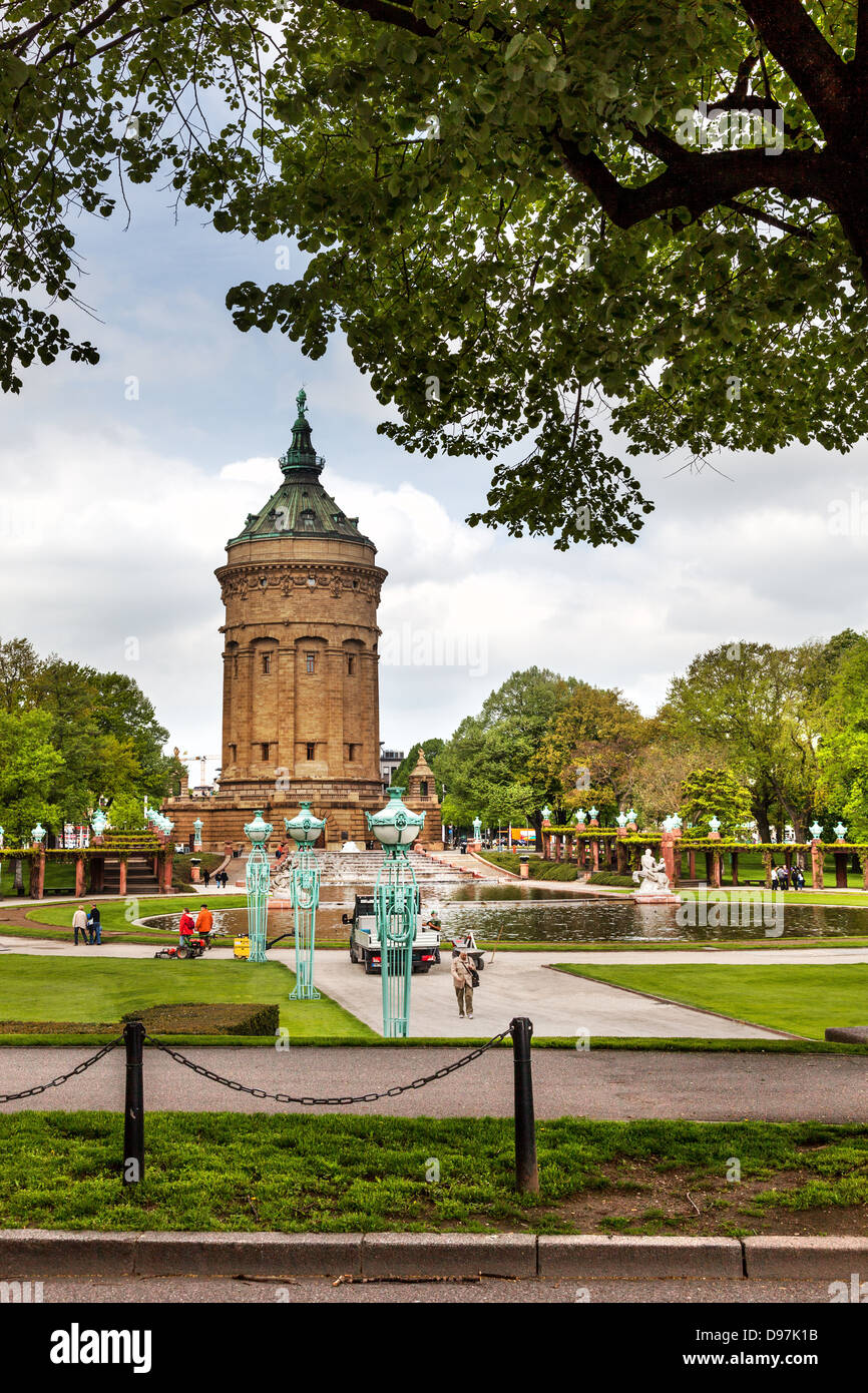 Friedrichsplatz, Mannheim, Deutschland. Europa. Wasserturm (Wasserturm), Mannheims Wahrzeichen Stockfoto