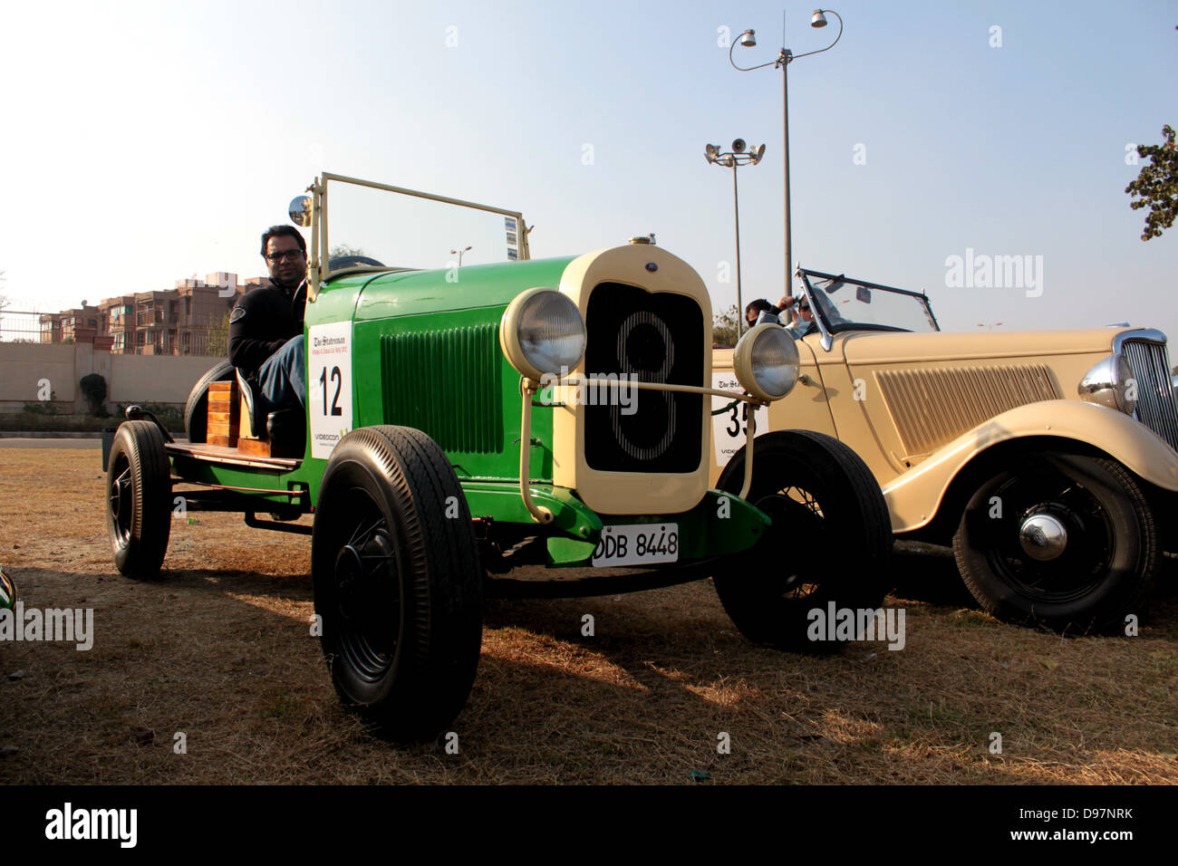 Autos in verschiedenen Phasen des Tages-Staatsmann Vintage und Classic Car Rally, Delhi, Indien, Februar 2012. Stockfoto