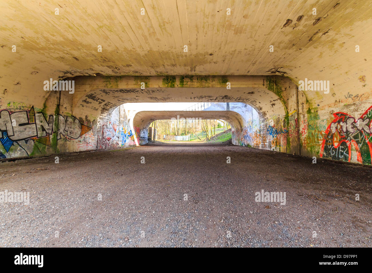 Tunnel mit graffiti Stockfoto