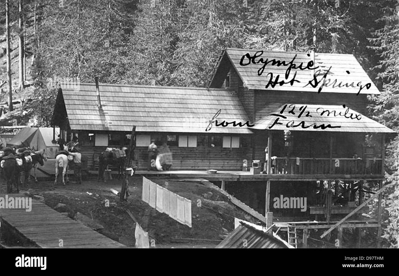 Olympic Hot Springs im Olympic National Park, Washington, ist bekannt für seine natürlichen heißen Quellen und die landschaftliche Schönheit. Besonders die Sol Duc Hot Springs sind ein beliebtes Reiseziel für Besucher, die ein entspannendes und therapeutisches Erlebnis in atemberaubender Natur suchen. Stockfoto