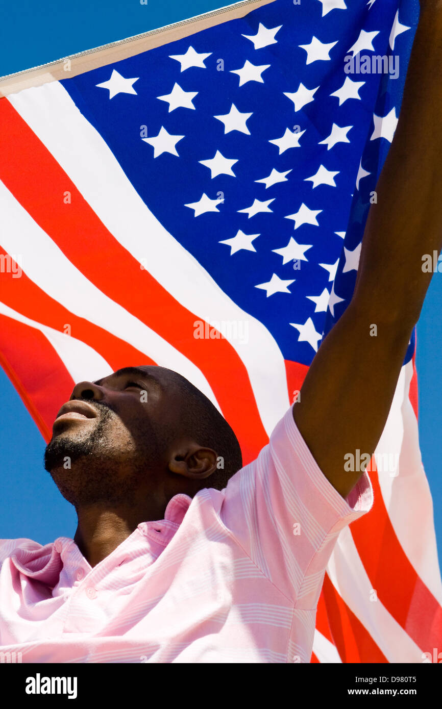 Amerikanischen Traum Konzept: afrikanische amerikanische Mann mit USA-Flagge Stockfoto