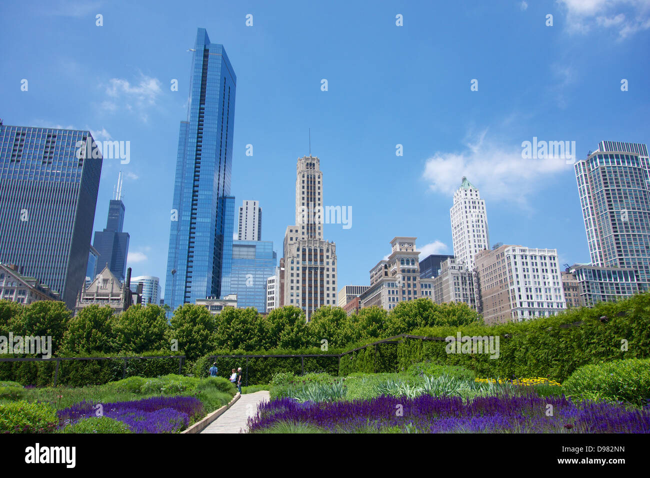 Lurie Gärten, Millennium Park Chicago Skyline im Hintergrund Stockfoto