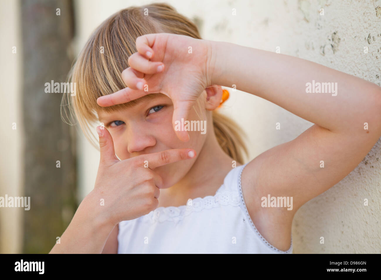MÀdchen fingert mÀdchen Fotos und Bildmaterial in hoher Auflösung Alamy