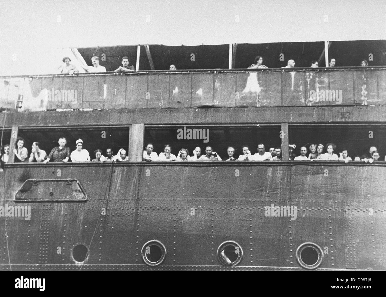 Jüdische Flüchtlinge an Bord der S St Louis' Versuch, mit Freunden und Verwandten in Kuba, die zugelassen wurden, der angedockten Schiff in kleinen Booten zu nähern zu kommunizieren. Die Passagiere werenot erlaubt aussteigen. Stockfoto