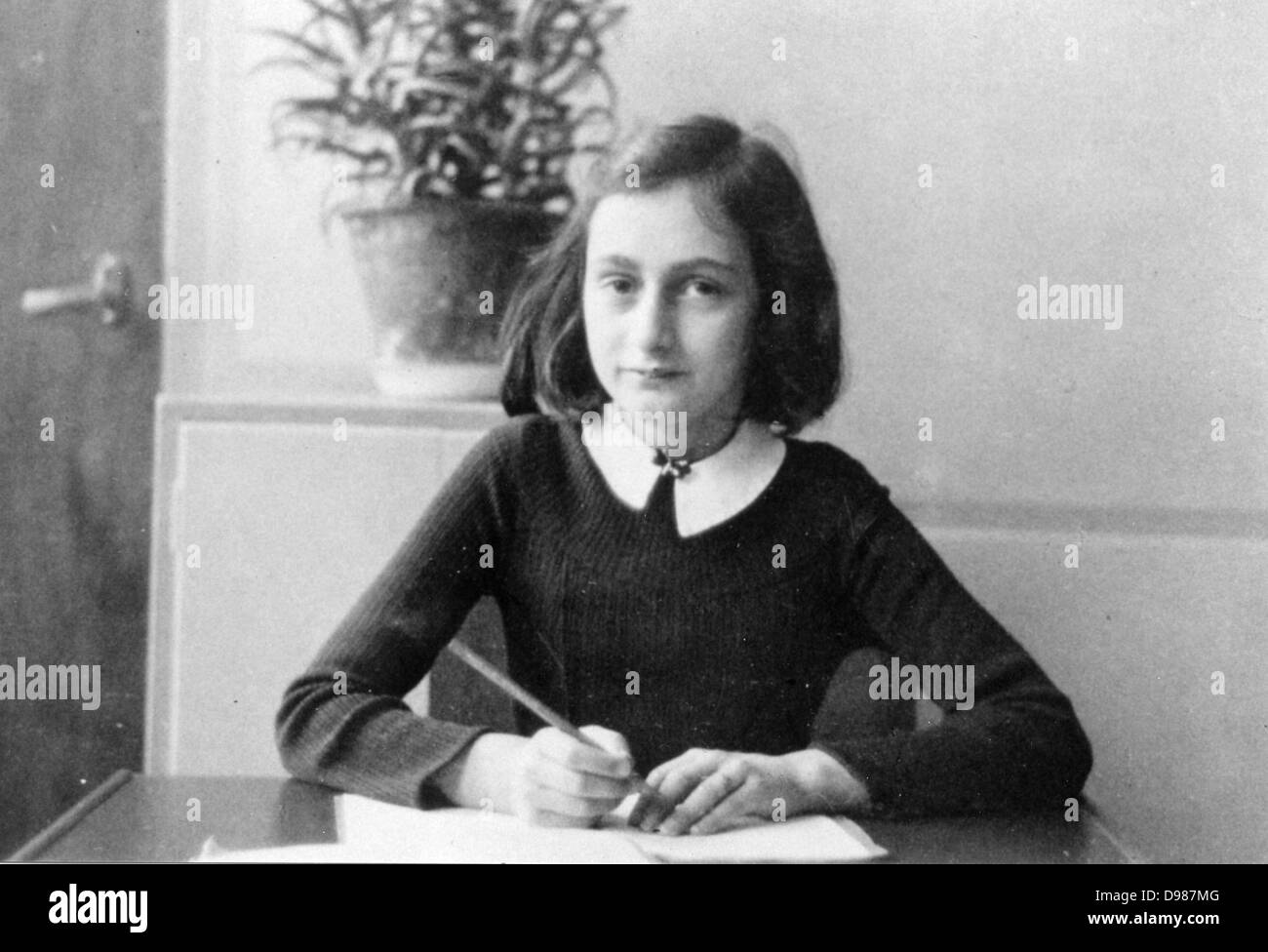 Anne Frank (1929-1945) weltberühmten Tagebuch Pläne zwei Jahre ihres Lebens von 1942 bis 1944, als ihre Familie versteckt wurden in Amsterdam von Deutschen Nazis. Das Tagebuch beginnt gerade, bevor die Familie in Ihre "geheimer Anhang "zurückgezogen. Stockfoto