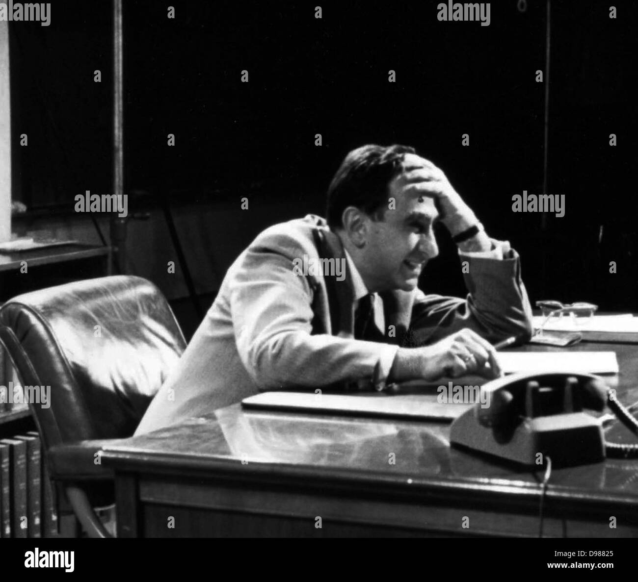 Edward Teller (Januar 15, 1908 - 9. September 2003) war ein ungarisch-amerikanischer theoretischer Physiker geboren, umgangssprachlich als "Vater der Wasserstoffbombe" bekannt, obwohl er sich nicht für den Titel. Er war Mitglied der Manhattan Projekt mit der Entwicklung der ersten Atombomben. Während dieser Zeit machte er eine ernste drücken Sie die erste Fusion zu entwickeln - auf der Grundlage von Waffen sowie, aber diese wurden zurückgestellt, bis nach dem Ersten Weltkrieg; I. Er war ein Mitbegründer des Lawrence Livermore National Laboratory (LLNL), und wurde dessen Direktor für viele Jahre. Stockfoto