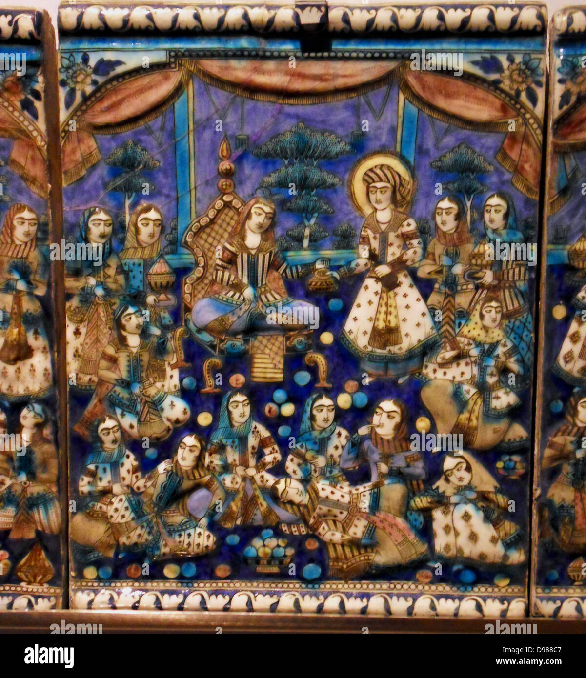 Fliesen aus dem Iran ca. 1800-1900 mit der Darstellung eines storyof Yusuf und Zuklaikha (aus den koranischen Version der biblischen Geschichte von Joseph und die Frau des Potipar im Alten Testament übernommen. Stockfoto