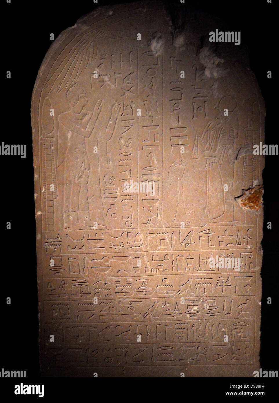 Stele von Prinzessin Paabtameri. 25. ägyptischen Dynastie der Prinzessin ist in flehen Gott Ra-Harakte auf einen ägyptischen Stele zu Teh dargestellt. Prinzessin Paabtameri war Mitglied der nubischen Königshaus der 25. ägyptischen Dynastie. Die Twenty-Fifth Dynastie in Ägypten, auch als der nubischen Dynastie oder Kushite Reich bekannt, war eine Linie der Herrscher mit Ursprung im Königreich von Kusch. Sie ward König an alle oder einen Teil des alten Ägypten von 760 v. Chr. bis 656 v. Chr.. Stockfoto