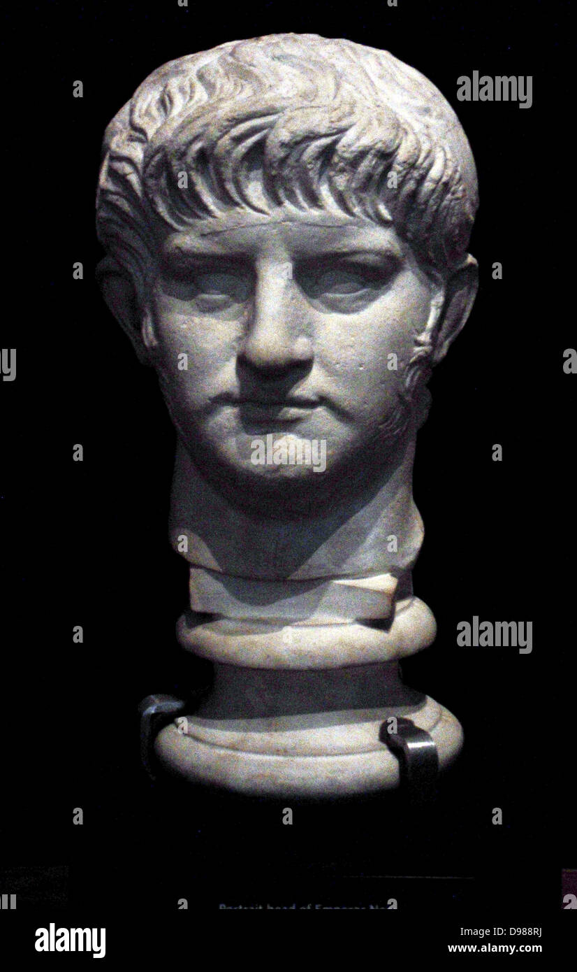 Portrait Leiter des römischen Kaisers Nero ca. AD 59-64. Nero Claudius Caesar Augustus Germanicus (15. Dezember 9. Juni AD 37 - AD 68), geb. Lucius Domitius Ahenobarbus, auch genannt Nero Claudius Caesar Drusus Germanicus, war das fünfte und letzte Römische Kaiser der Patrizier. Nero wurde von seinem Großonkel Claudius Thronfolger werden angenommen. Wie Nero Claudius Caesar Augustus Germanicus, er folgte auf den Thron am 13. Oktober 54, nach dem Tod des Claudius. Mit Blick auf die Ermordung, beging er Selbstmord am 9. Juni 68. [2] Stockfoto