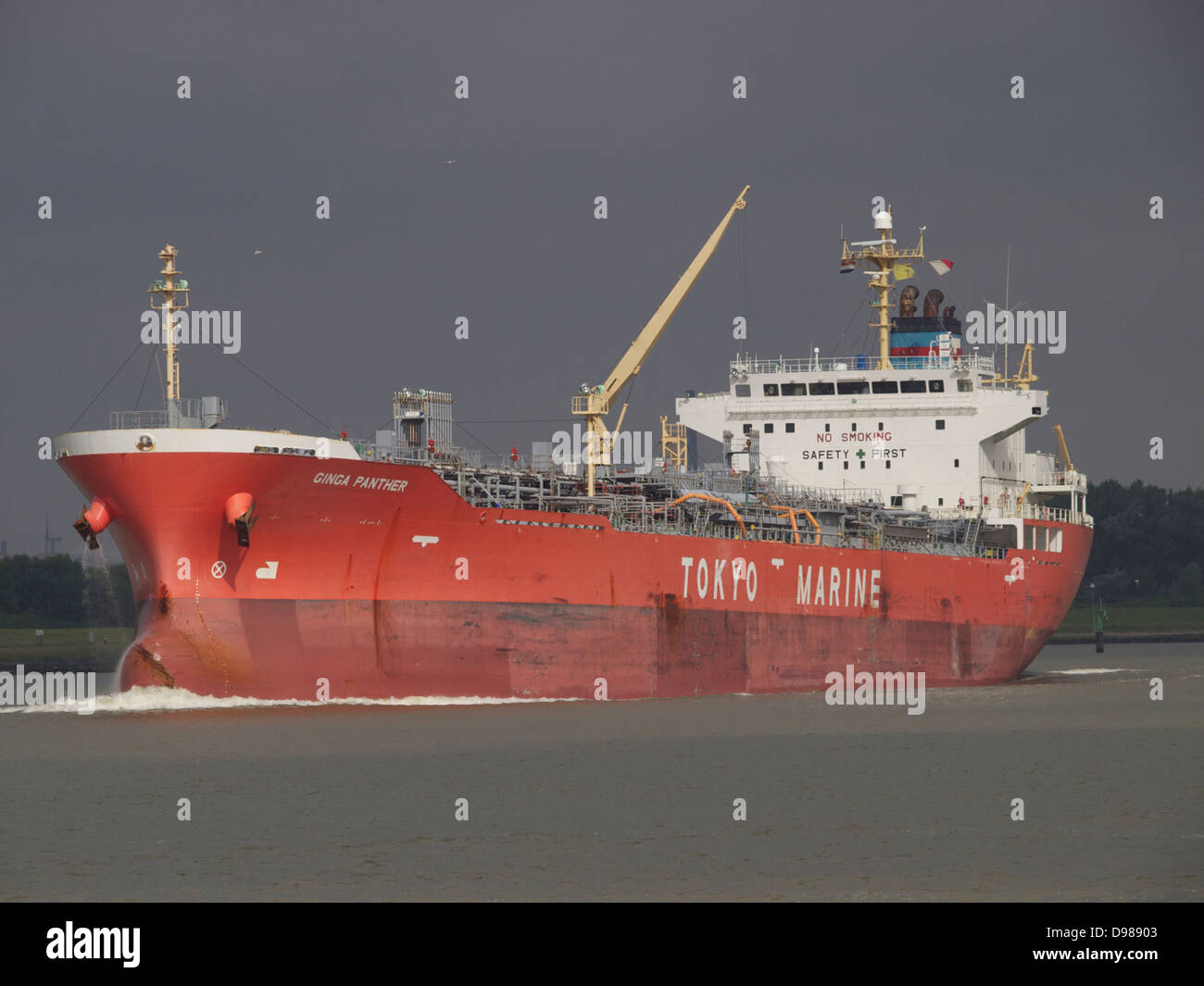 Tokio Marine-Tanker Schiff namens Ginga Panther im Hafen von Rotterdam, Niederlande Stockfoto