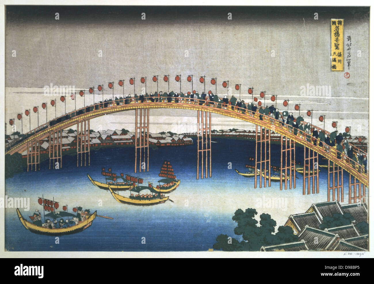Temma-Brücke bei Osaka', c1830. Farbiger Holzschnitt. Menschen Sie Masse auf der Holzbrücke, die mit bunten Lampions geschmückt, und schauen Sie hinunter auf die Boote unten die ähnliche Laternen tragen. Der japanische Künstler Hokusai Katsushika (1770-1849) und Grafiker. Stockfoto