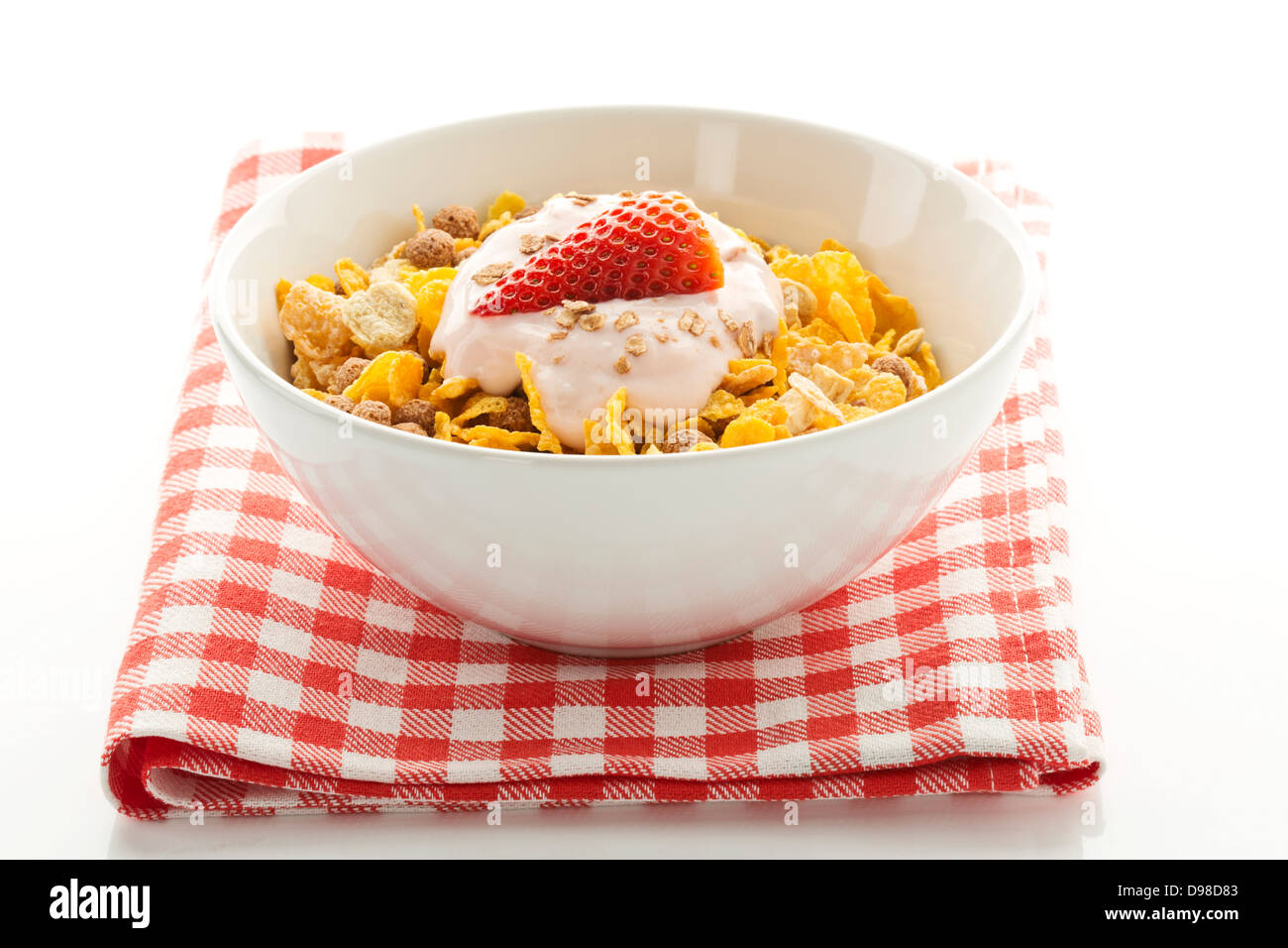 Frühstück Schüssel Müsli mit Joghurt und Erdbeeren Stockfoto