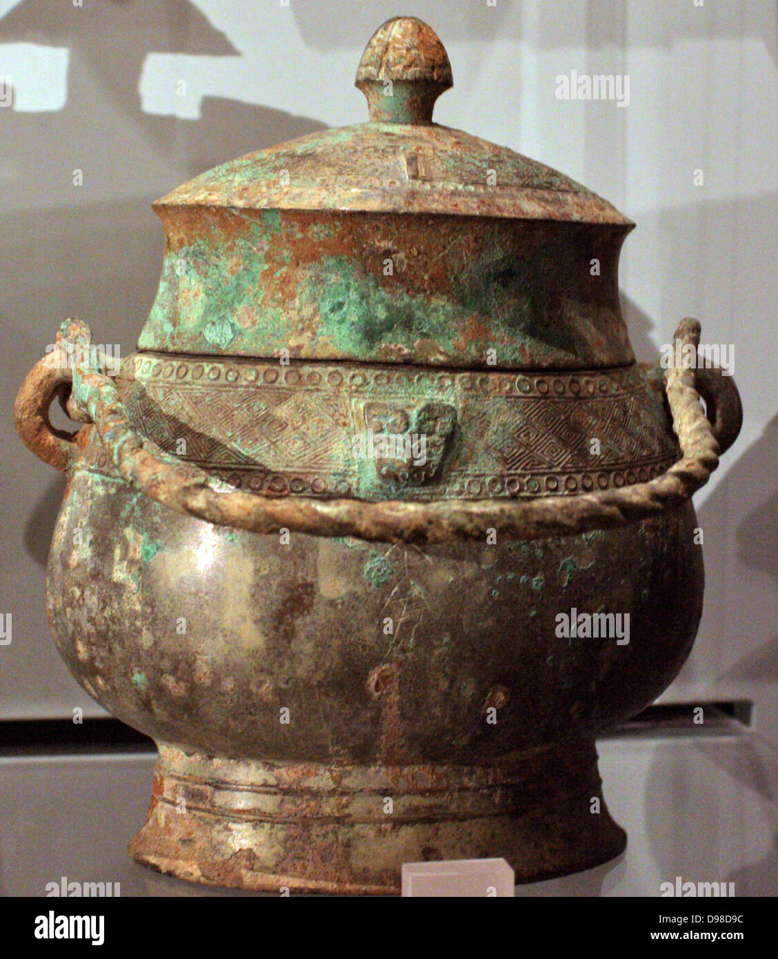 Bronze rituelle Wein Schiff, Shang-Dynastie.  Anyang Periode, etwa 1200-1050 v. Chr.. Stockfoto Bronze rituelle Wein Schiff, Shang-Dynastie.  Anyang Periode, etwa 1200-1050 v. Chr.. Stockfoto