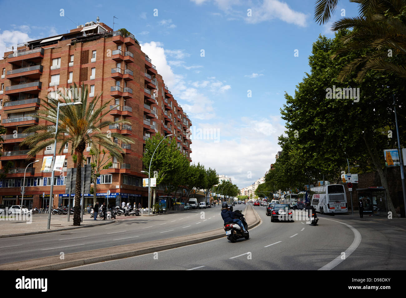 Avinguda del paral-Lel Barcelona Katalonien Spanien wird es Parallel genannt, weil es parallel mit dem Äquator läuft Stockfoto