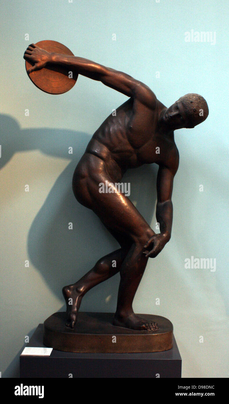 Diskobolos (Discus-Werfer) von Myron. Ein Athlet ist in einer straffen, memontary darstellen, über das Diskuswerfen - einer von fünf Veranstaltungen der Pentathlete aufgewickelt. Die Besetzung vereint eine kopflose Statue aus die Hadriansvilla bei Tivoli und der Kopf einer Statue in Rom gefunden. Eng von einer verlorenen bronze Victor statue Kopiert von der athenischen Bildhauer Myron, aktiven c 460-440 BC. Stockfoto