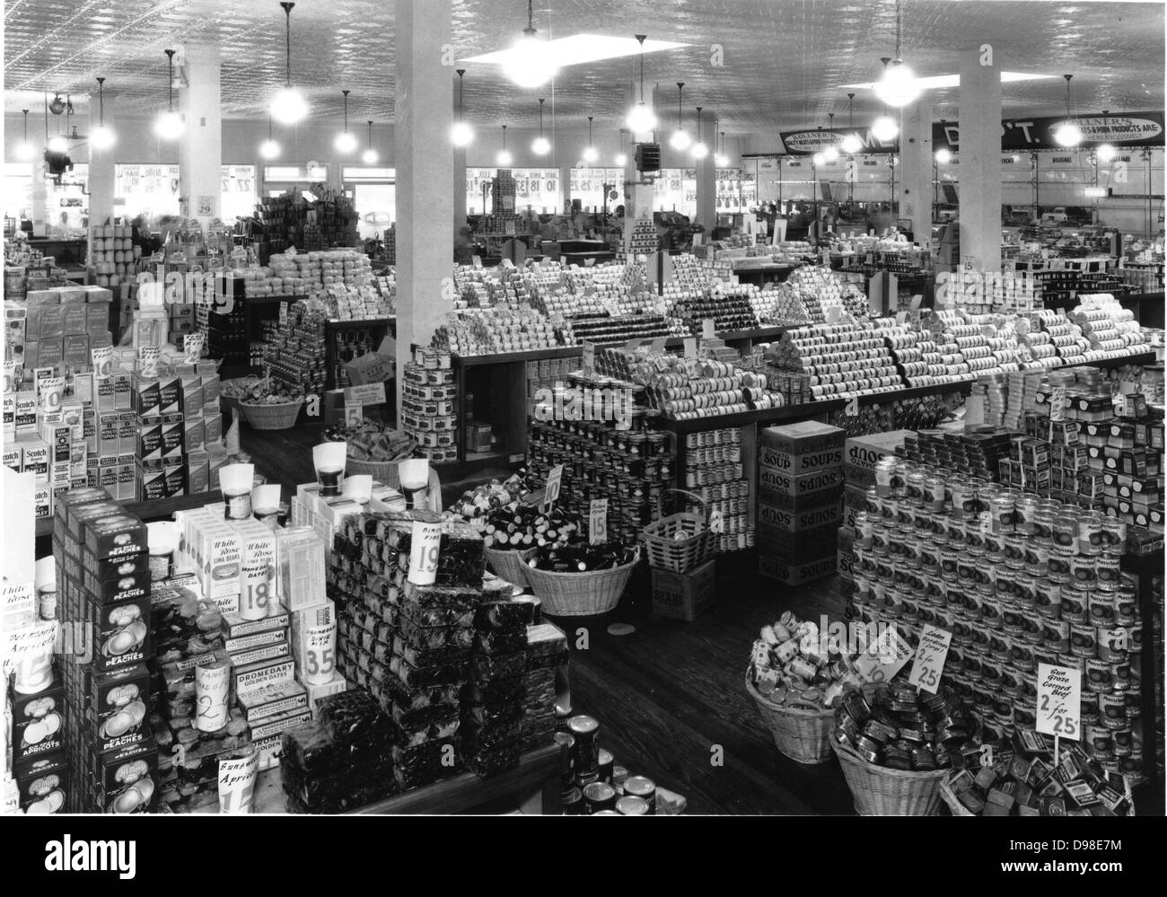 Ein gut sortierter Supermarkt in Amerika in den 1920er Jahren. Stockfoto