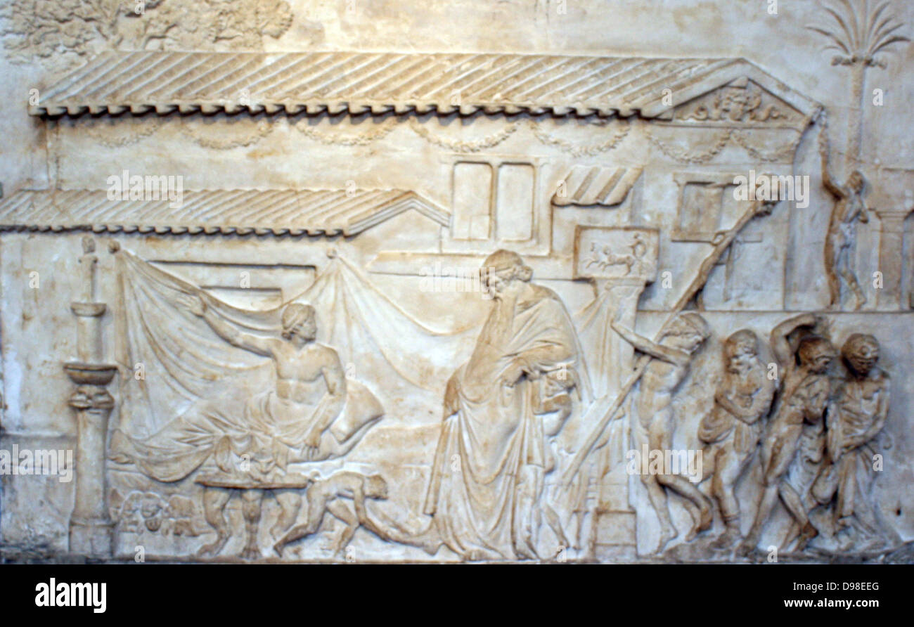 Dionysos visits Dichter. Von Rom, ersten Jahrhundert N.CHR. Betrunkenen Dionysos ist von einem Satyr unterstützt und durch seine geschändete Band. Ein weiterer Satyr rückgängig, Sandalen, die Gott für ihn das Haus einer dramatischen Dichter einzugeben, der auf ein Dinner couch stützt und grüßt der Gott, dem göttlichen Patron des Theaters. Die hellenistische Zusammensetzung ist in mehreren anderen Reliefs bekannt. Stockfoto
