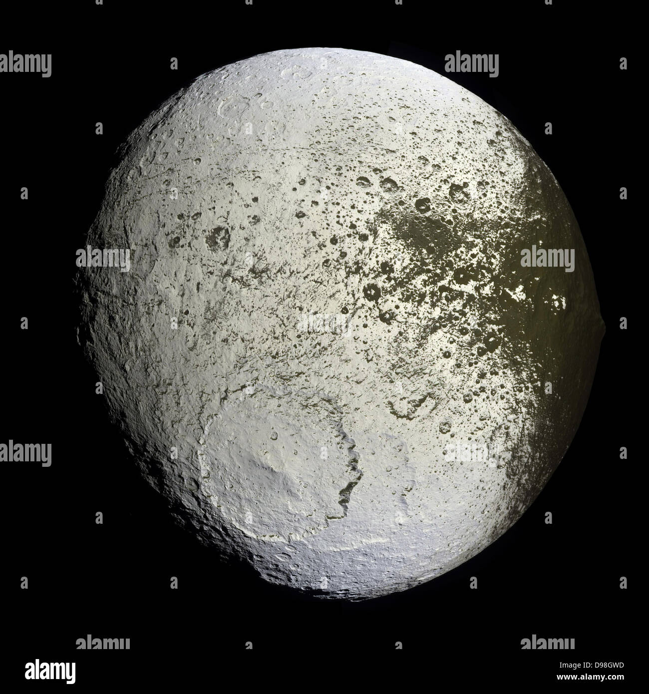 Iapetus, drittgrößten Mond des Saturn und elfter im Sonnensystem; im Jahre 1671 entdeckt von Iapetus, drittgrößten Mond des Saturn und elfter im Sonnensystem; im Jahre 1671 entdeckt von