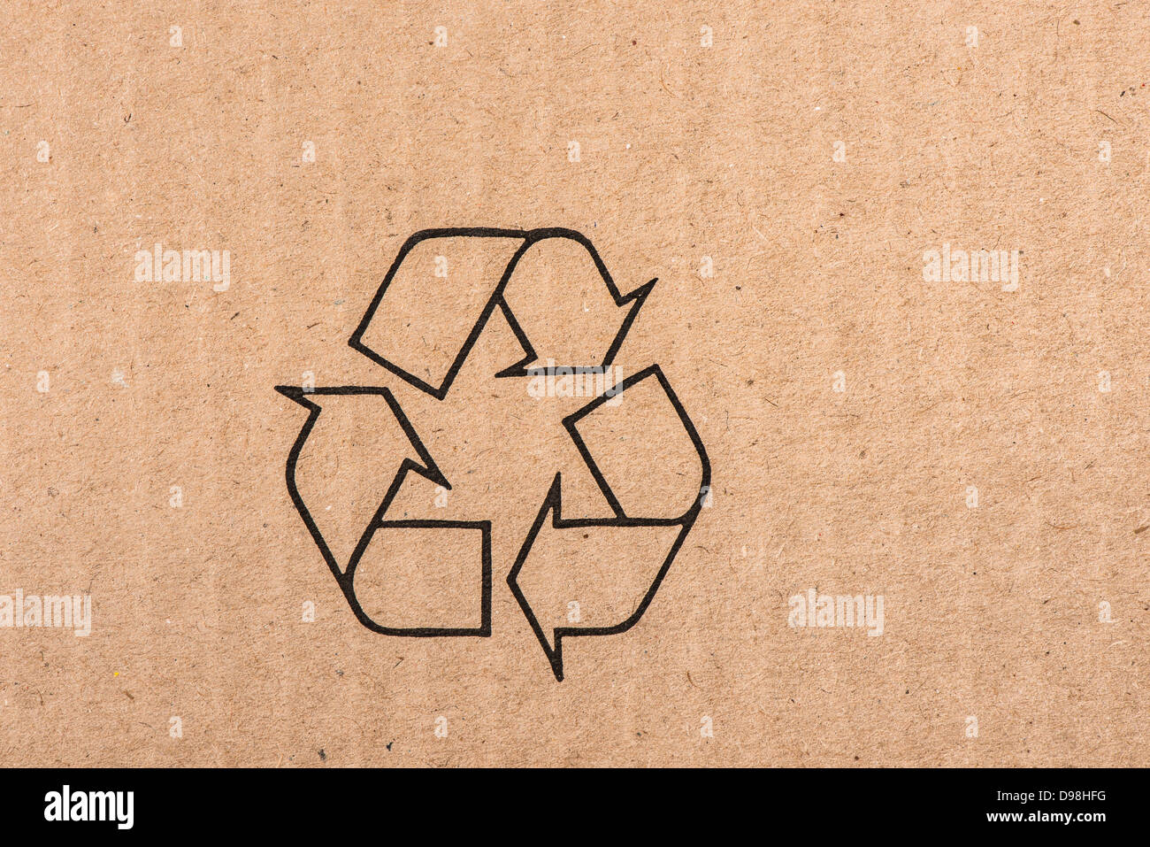 Nahaufnahme von recycling-Zeichen auf braunen Karton Stockfoto