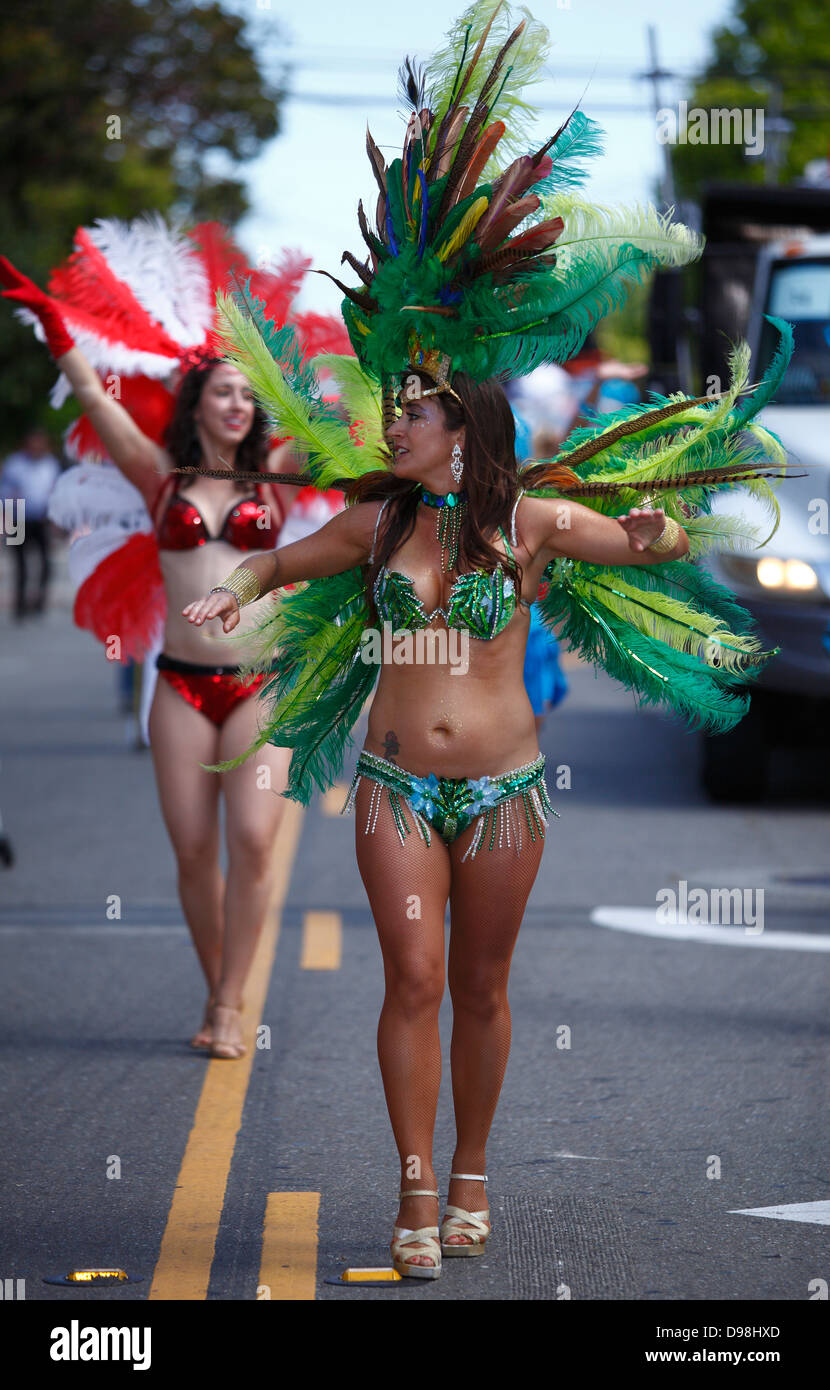 Bunte Porträt des Carnaval Teilnehmer, Mission District, San Francisco, Kalifornien, USA Stockfoto