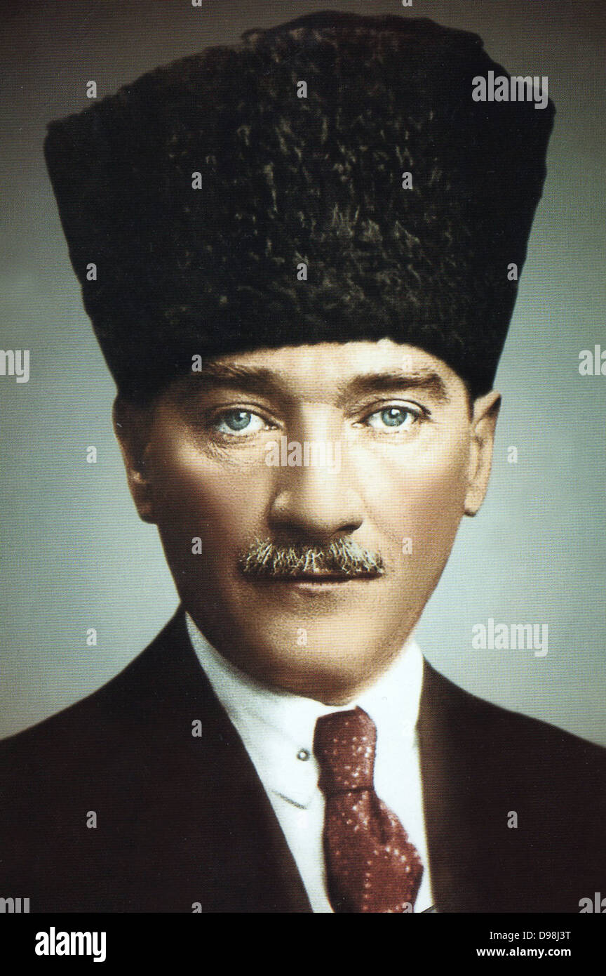 Mustafa Kemal Atatürk, 1881 - 10 November 1938) war ein osmanischen und türkischen Offizier, revolutionäre Staatsmann, Schriftsteller, und der erste Präsident der Türkei. Er ist der Gründer der Republik Türkei gutgeschrieben. Stockfoto