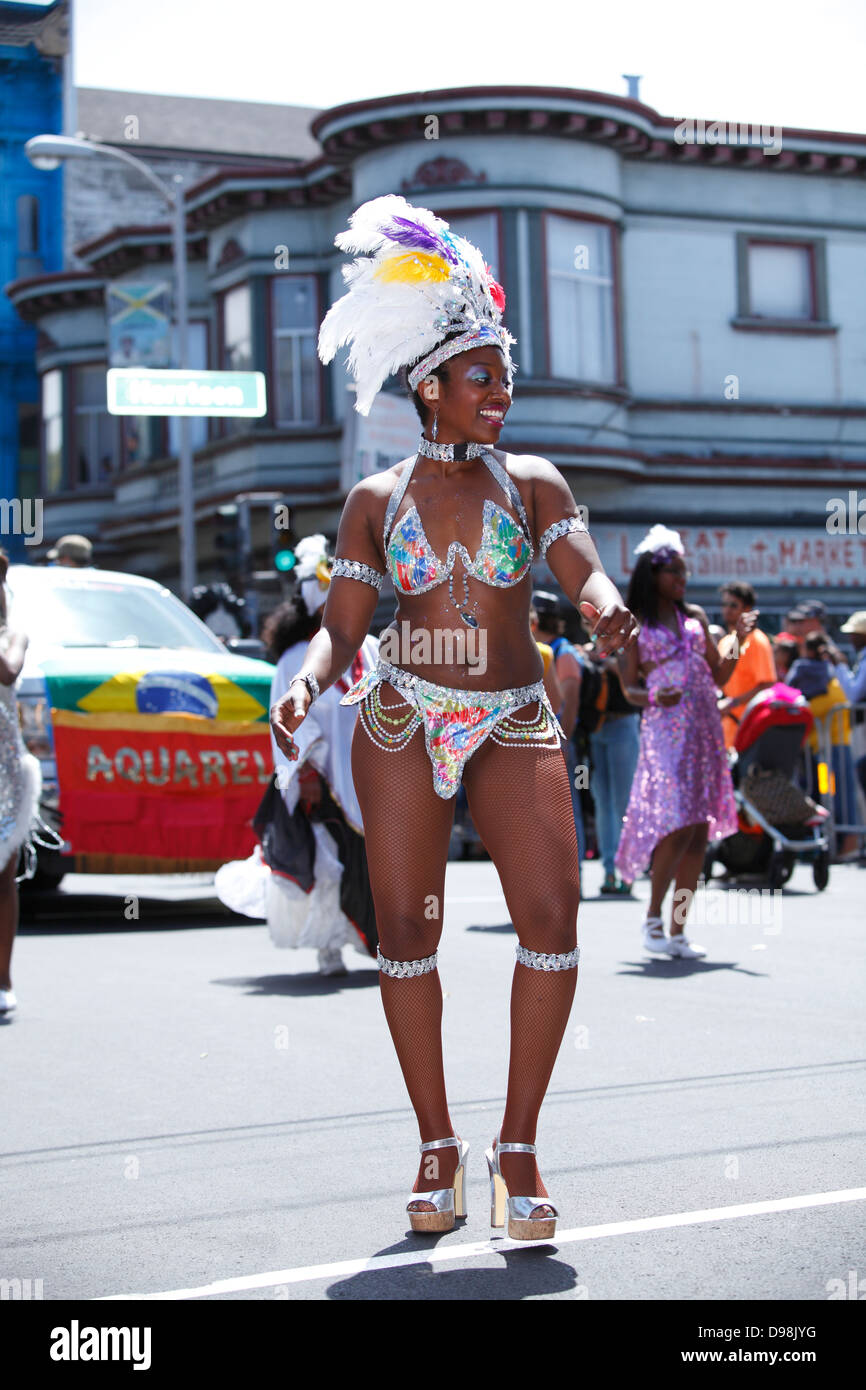 Bunte Porträt des Carnaval Teilnehmer, Mission District, San Francisco, Kalifornien, USA Stockfoto
