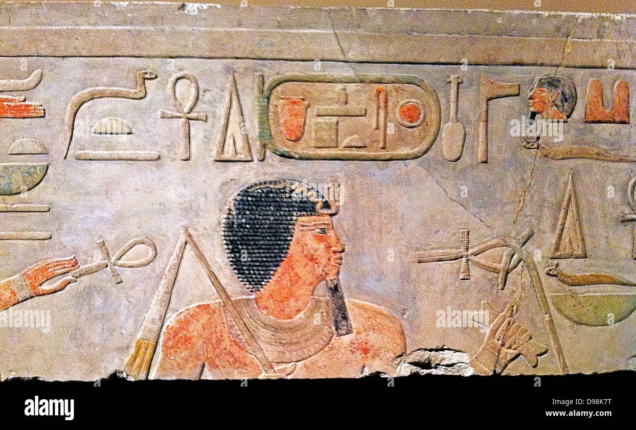 Wiederverwendet Kalkstein Entlastung von Amememhat I, 1985-1956 v. Chr. aus lisht Norden Pyramide regiert. Die Reliefs wurden neu in die Grundlagen von Amenemhat Royal-Cult Tempel auf der Ostseite der Pyramide verwendet. Stockfoto