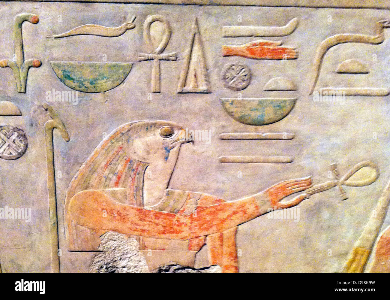 Wiederverwendet Kalkstein Entlastung von Amememhat I, 1985-1956 v. Chr. aus lisht Norden Pyramide regiert. Die Reliefs wurden neu in die Grundlagen von Amenemhat Royal-Cult Tempel auf der Ostseite der Pyramide verwendet. Stockfoto