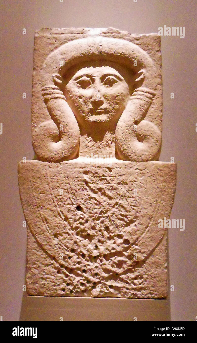 Kalkstein Stele mit dem Gesicht der Hathor ägyptische 8. Jahrhundert v. Chr. Stockfoto