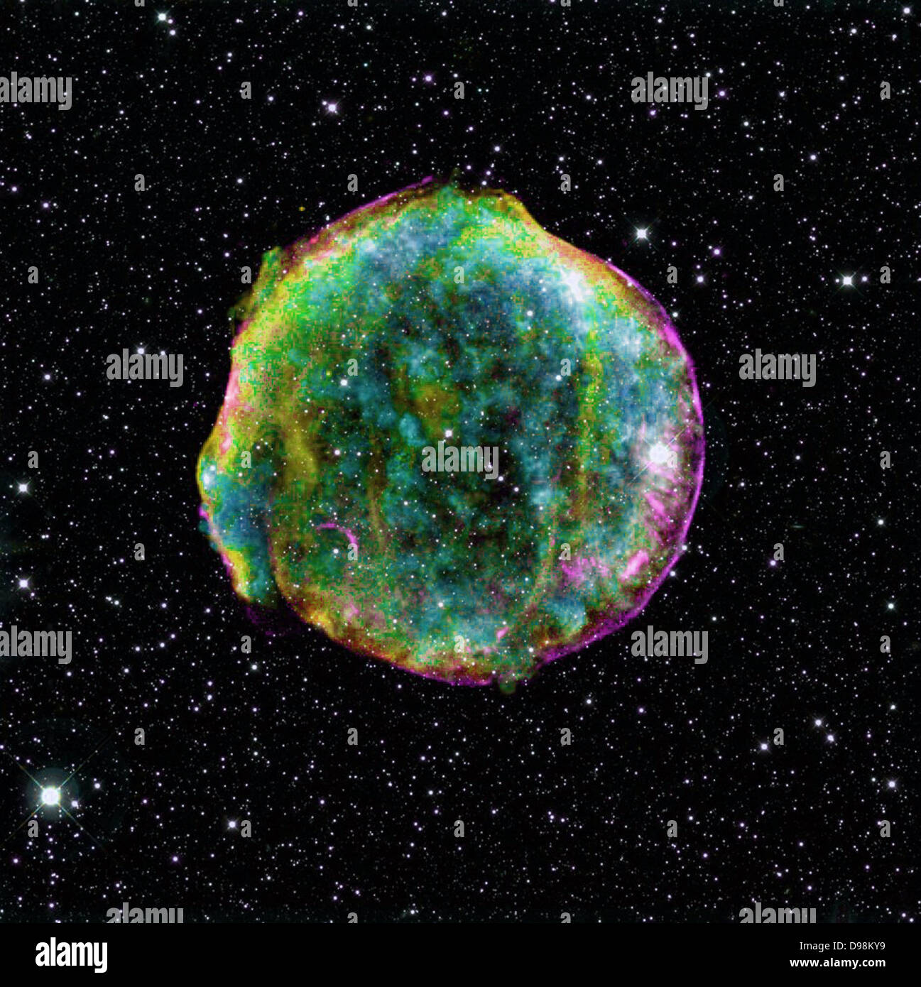 zusammengesetztes Bild von Tycho-Supernova-Überrest verbindet, Infrarot- und Röntgenbeobachtungen mit NASA Spitzer erhalten und Stockfoto