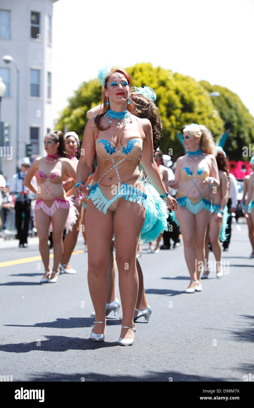 Bunte Porträt des Carnaval Teilnehmer, Mission District, San Francisco, Kalifornien, USA Stockfoto