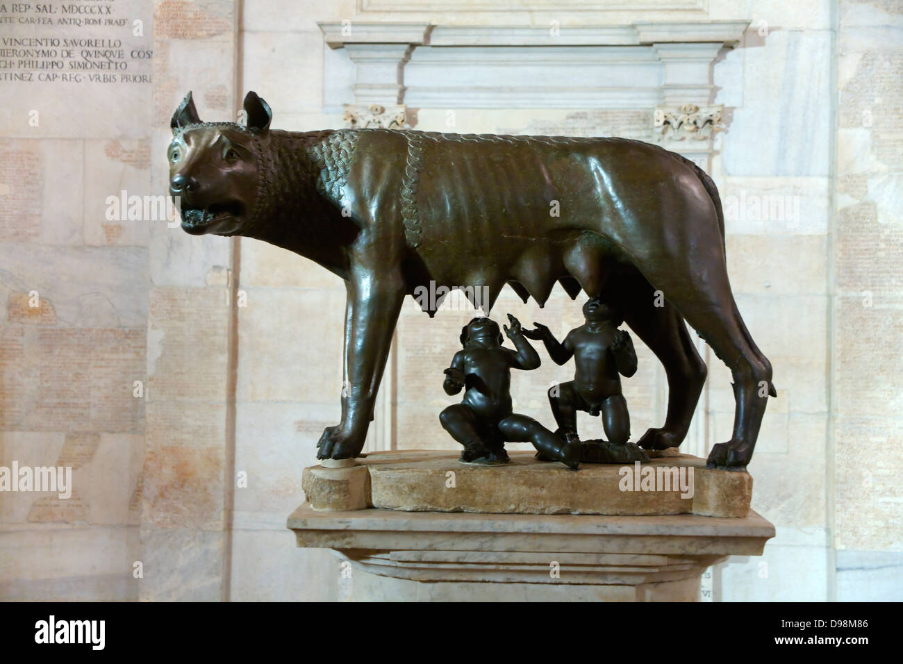 Wölfin Mit Romulus Und Remus www.alamy.de