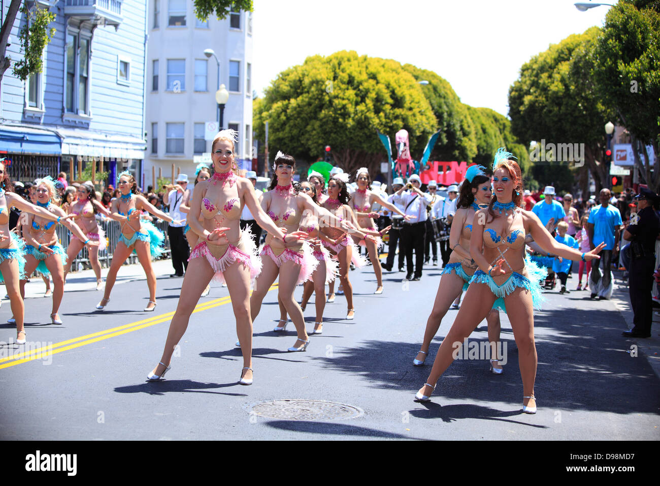 Bunte Porträt des Carnaval Teilnehmer, Mission District, San Francisco, Kalifornien, USA Stockfoto