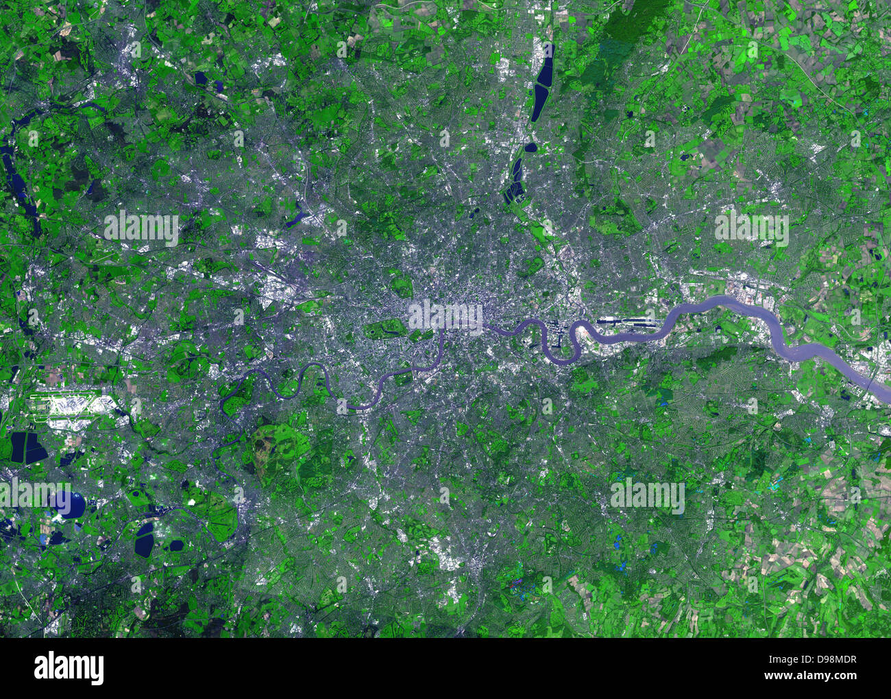 London fotografiert von Raum im Jahre 2001 durch den Advanced Space borne Thermische Emission und Reflexion Radiometer (ASTER) auf der NASA-Satelliten Terra. Mit 14 Spektralbändern vom Sichtbaren zum Thermischen infraroten Wellenlängenbereich, und die hohe räumliche Auflösung von 15 bis 90 Metern (ca. 50 bis 300 Fuß), ASTER Bilder Erde Karte und die sich verändernde Oberfläche unseres Planeten beobachten. Stockfoto