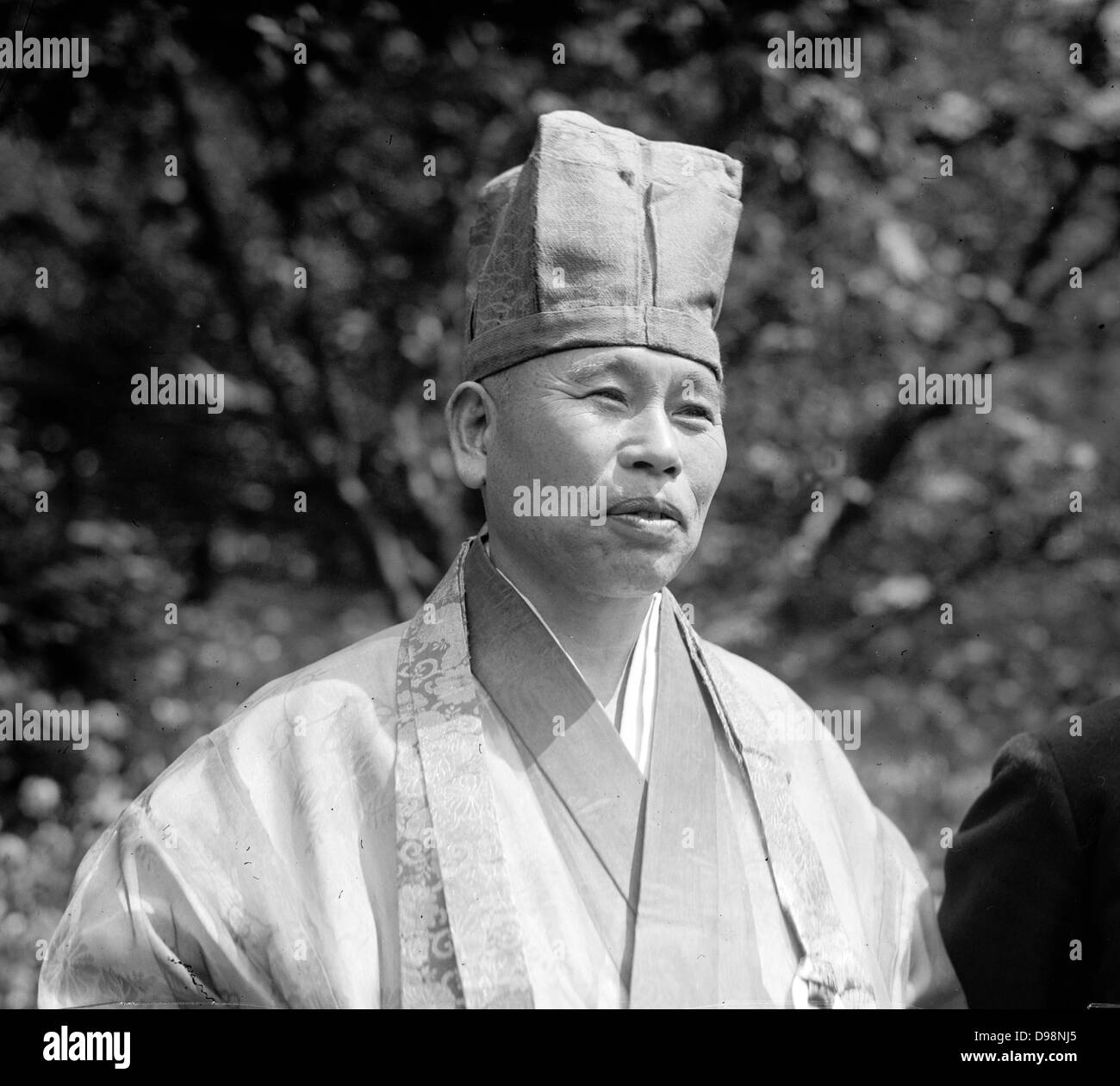 Gempo Yamamoto (1866-1961) Abt Ryutakuju und Shoin-ji, Japan, Leiter des Myoshin-ji-Zweig der Rinsai Zen Buddhismus, 1923. Kopf und Schulter Portrait, in Roben, stehend auf der Suche nach rechts. Stockfoto