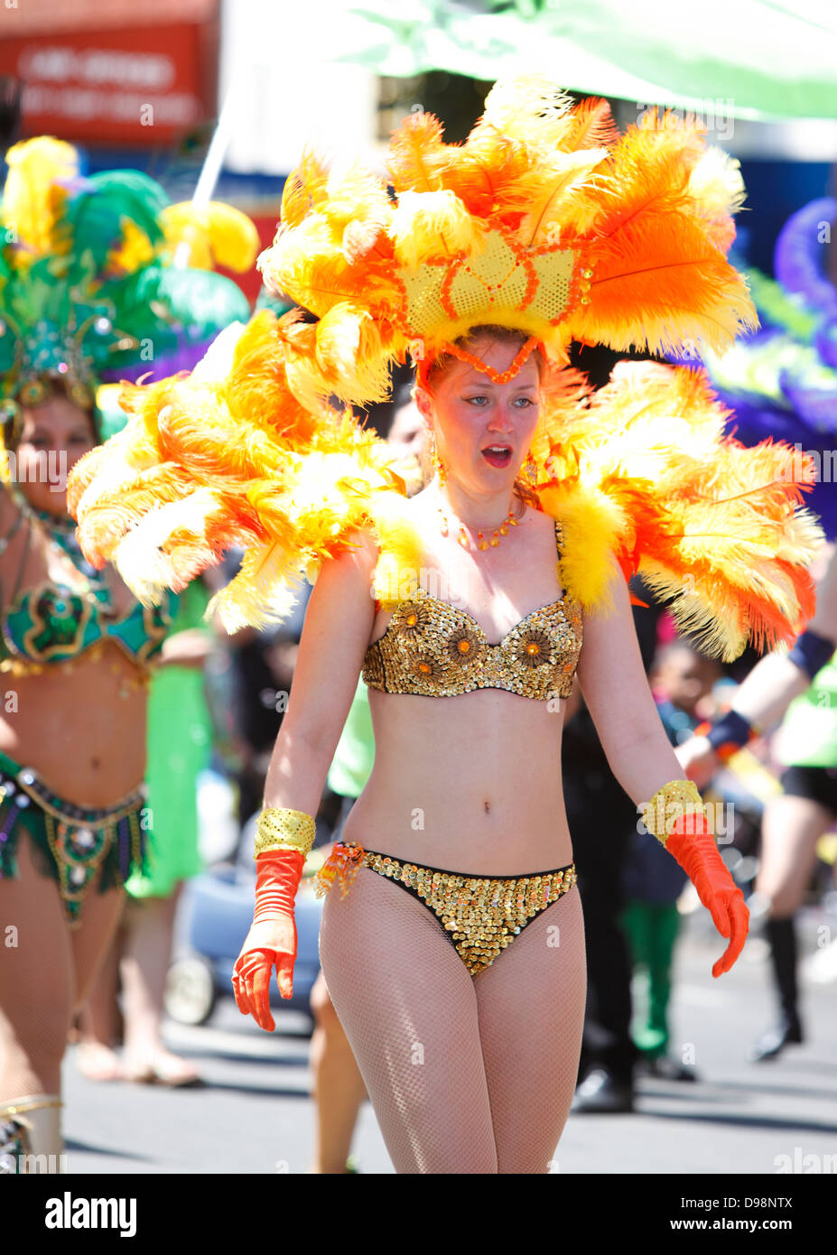 Bunte Porträt des Carnaval Teilnehmer, Mission District, San Francisco, Kalifornien, USA Stockfoto