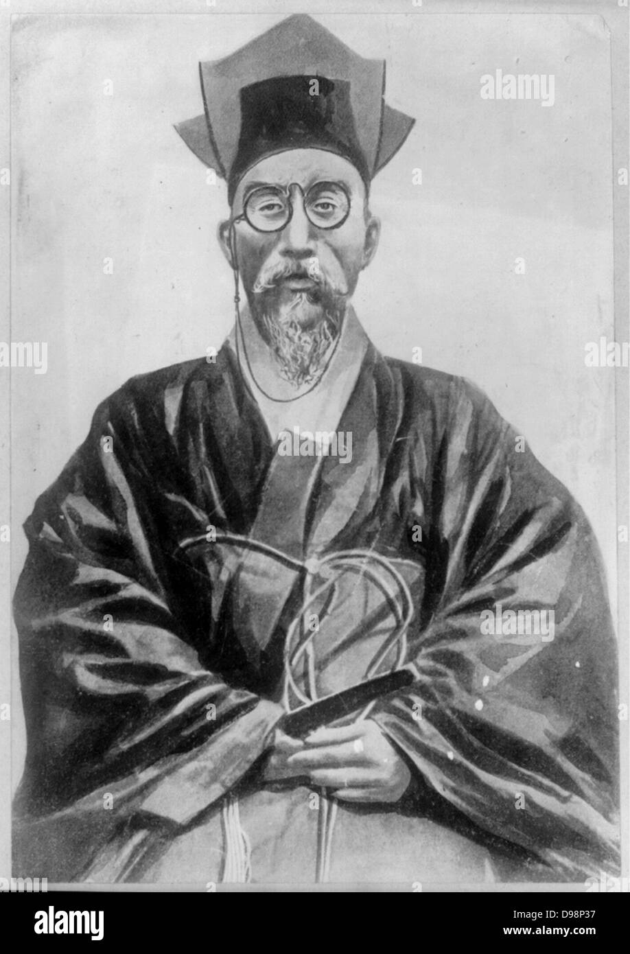 Kojong, Kaiser von Korea (1852-1919). 3/4 Länge Porträt des Kaisers, Brille, sitzen auf der Suche nach vorne tragen. Stockfoto