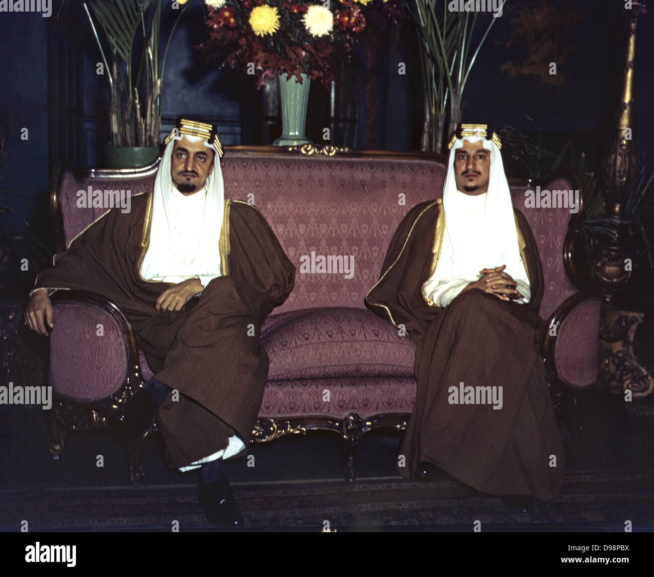 Amir Khaled, links, und Amir Faisal, Söhne von König Ibn Saud von Saudi-Arabien, c1941. Faisal regierte 1964-1975, Khaled 1975-1982. Stockfoto