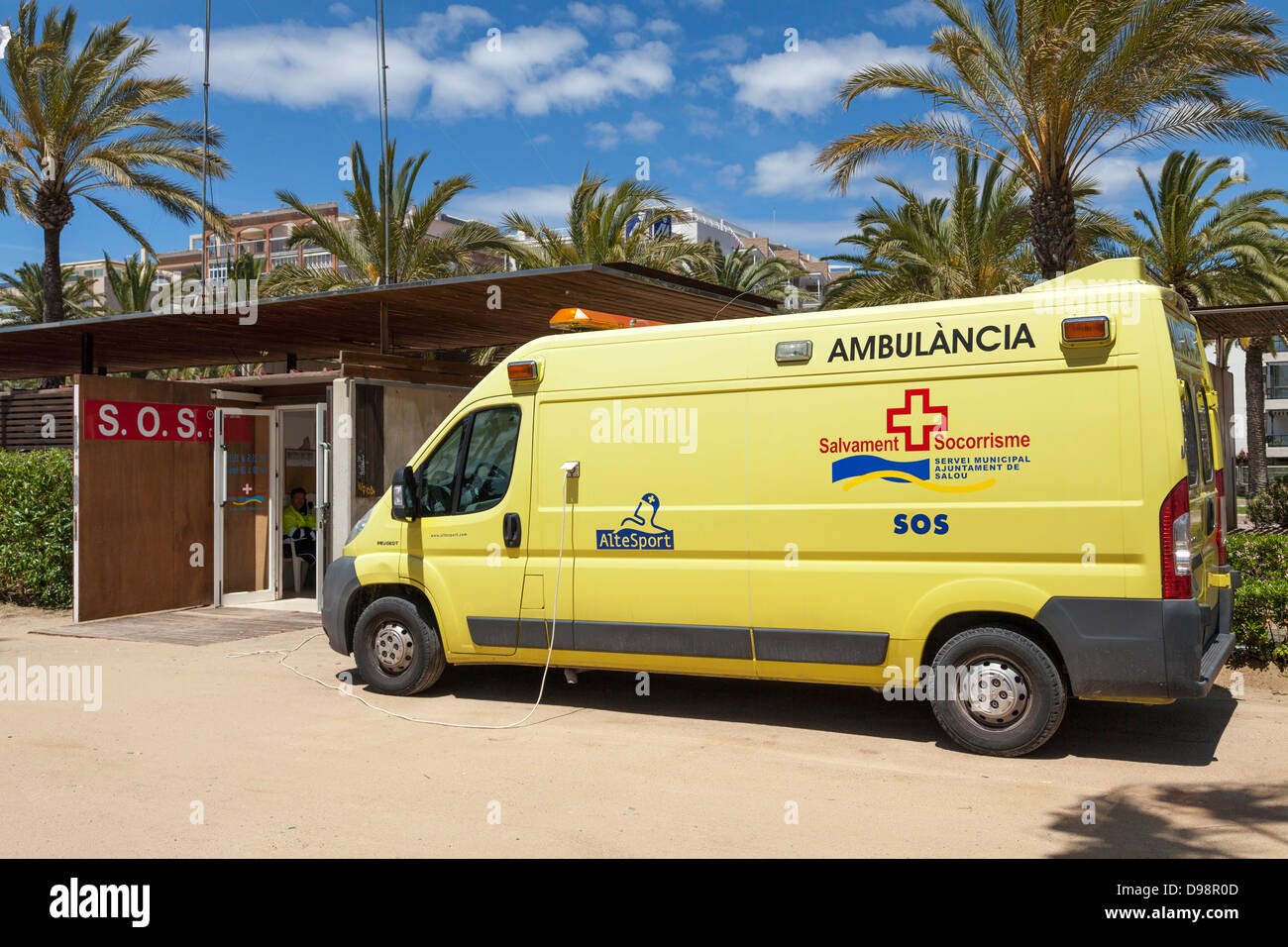 Ambulancia angeschlossen Netz von Promenade SOS Station in Spanien Stockfoto
