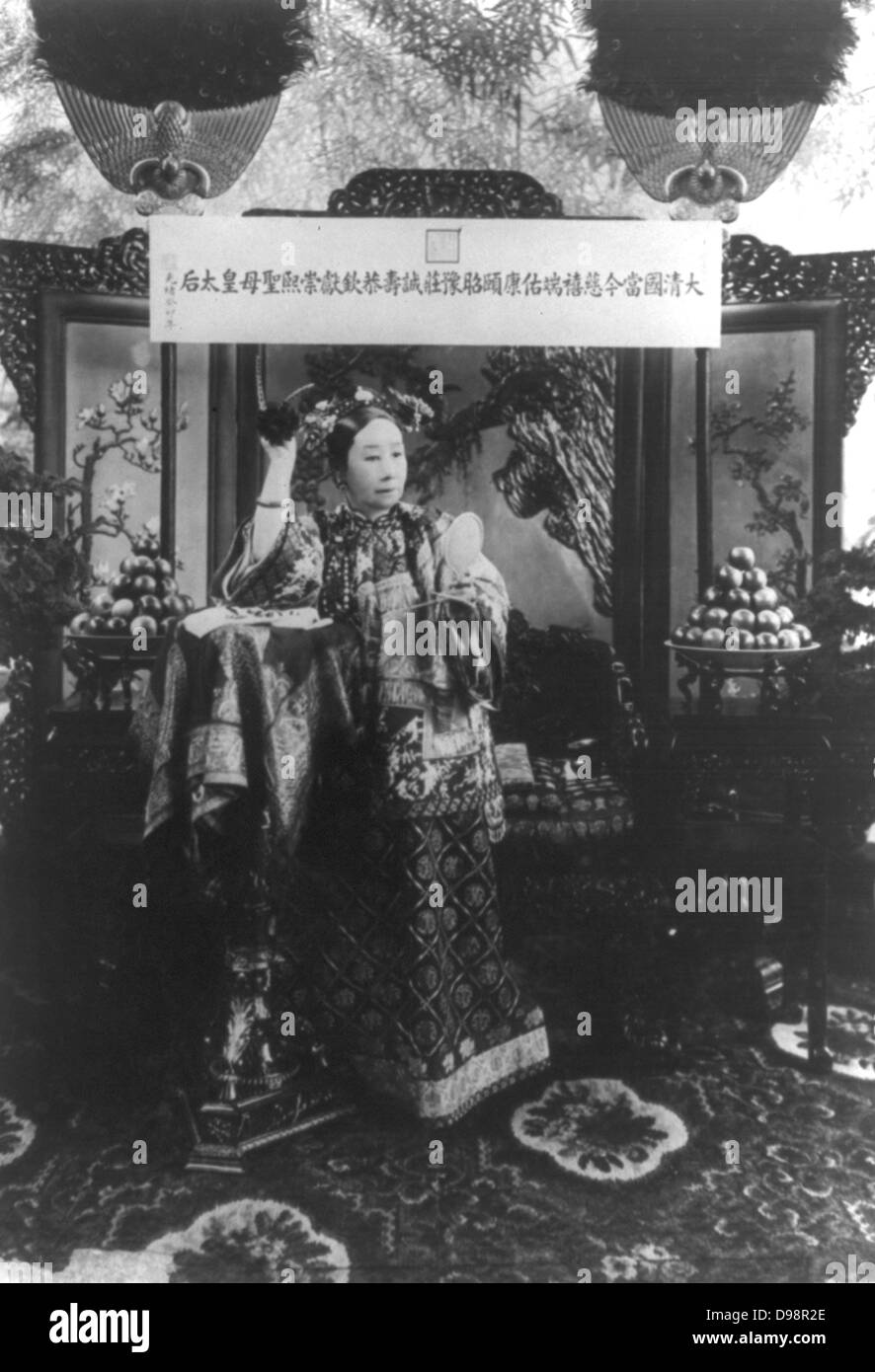 Kaiserinwitwe Cixi (Xiao Qin Cian 1831 – 1908) von 1861 seit fast 40 Jahren der de-facto-Herrscher von China. 1900. Stockfoto