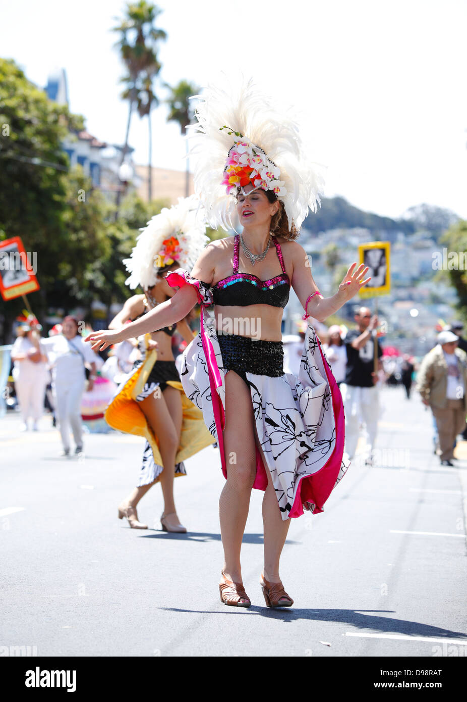 Bunte Porträt des Carnaval Tänzerin Mission District, San Francisco, Kalifornien, USA Stockfoto