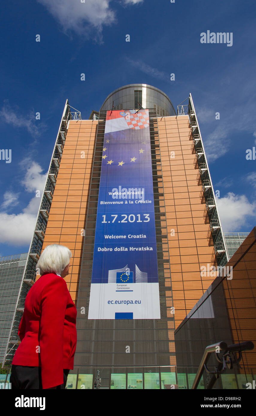 Willkommen Banner auf der Europäischen Kommission in Brüssel vor Kroatien in die EU am 1. Juli 2013 Stockfoto
