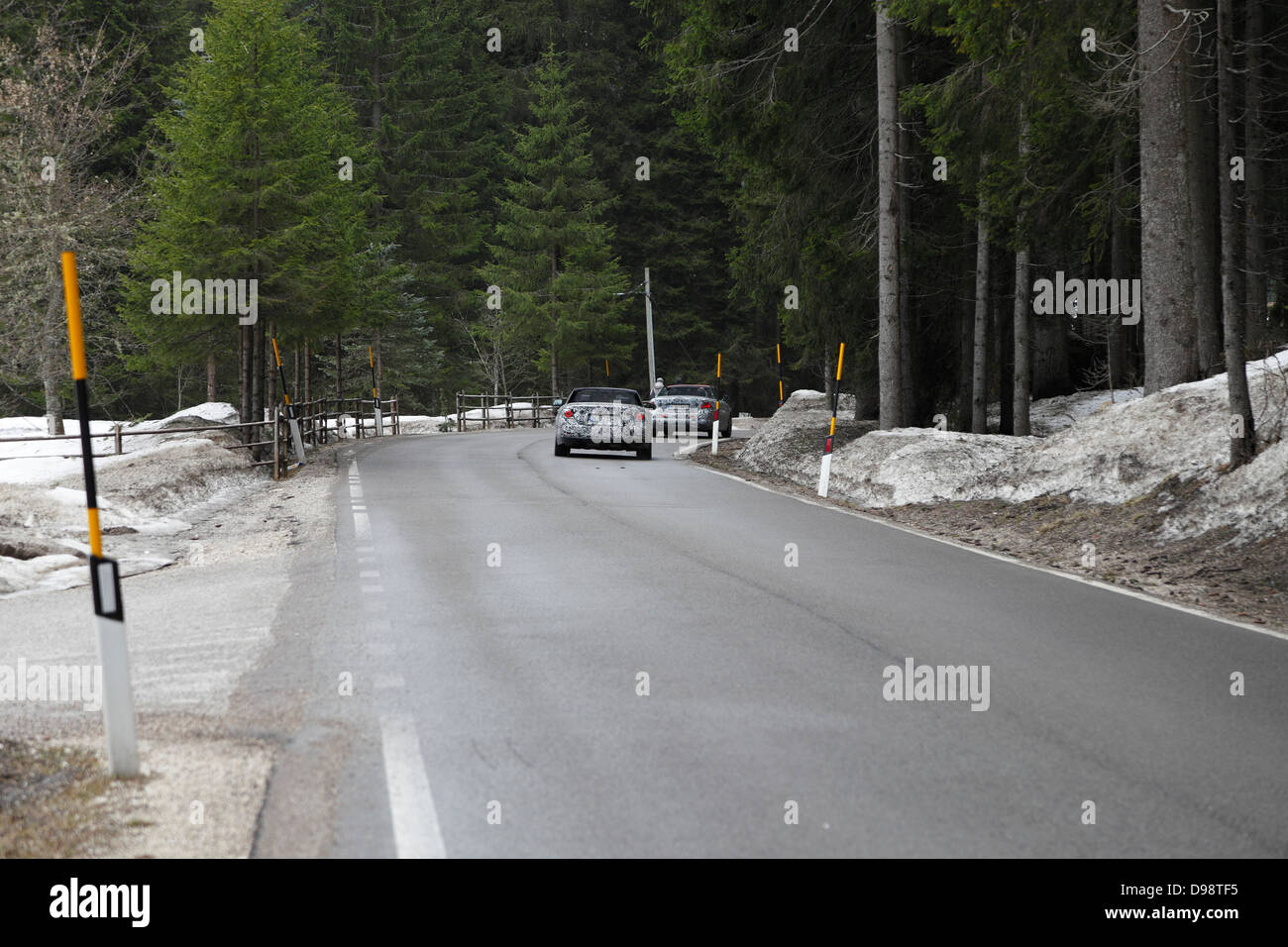 Getarnten Testfahrzeuge unterwegs, Südtirol, Italien Stockfoto