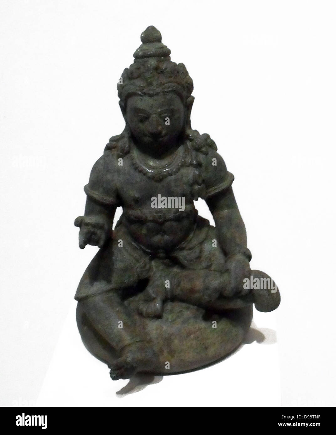 Figurine Darstellung Jambhala der Reichtum - die Form von avalokitesvara oder Chenrezig, der Bodhisattva des Mitgefühls. Jahrhundert, bronze, Skulptur von Central Java in Indonesien. Stockfoto