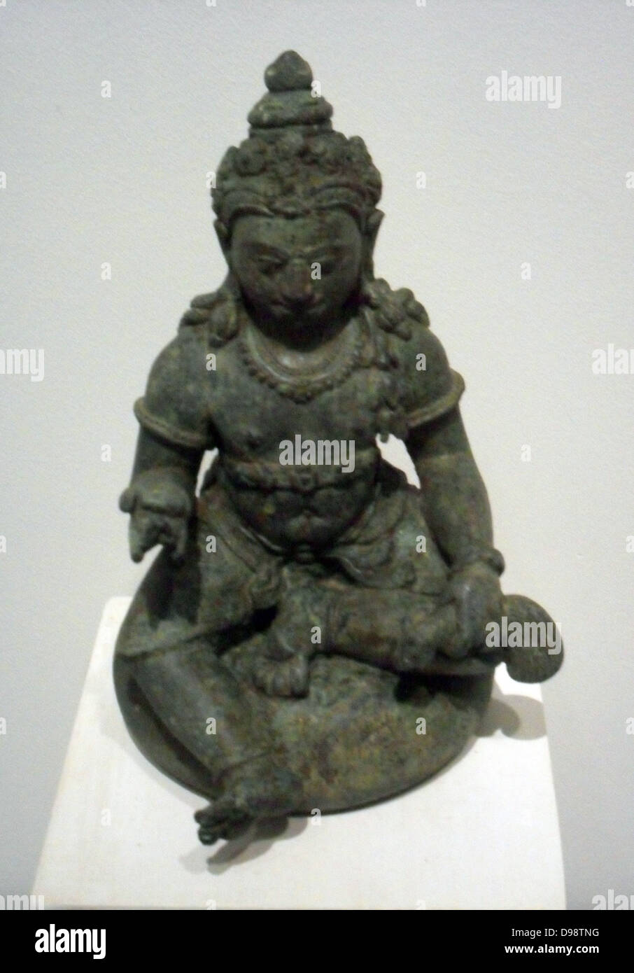 Figurine Darstellung Jambhala der Reichtum - die Form von avalokitesvara oder Chenrezig, der Bodhisattva des Mitgefühls. Jahrhundert, bronze, Skulptur von Central Java in Indonesien. Stockfoto